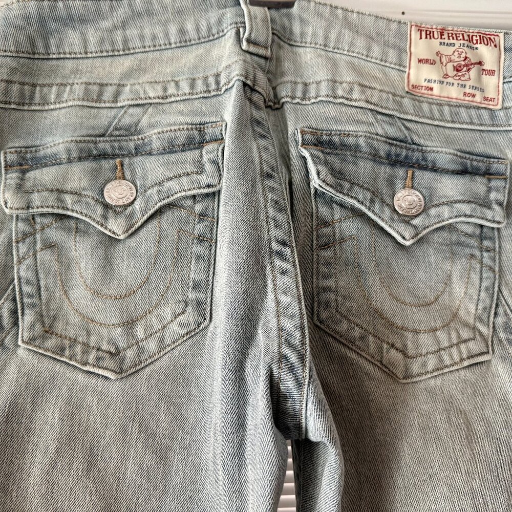 Like New True Religion Size 28 Joey LOW RISE FLARE.  INSEAM 29